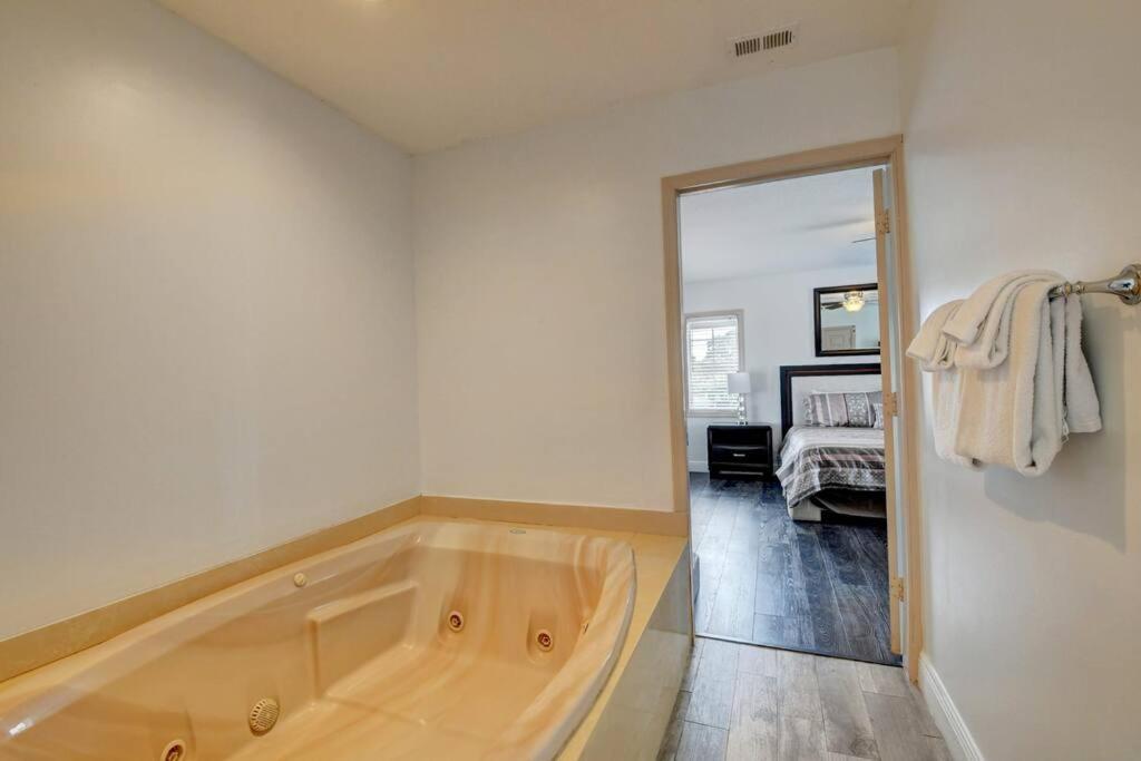 5 Bedroom Mansion With Pool And Non-Heated Jacuzzi Games In Boynton Beach Luaran gambar
