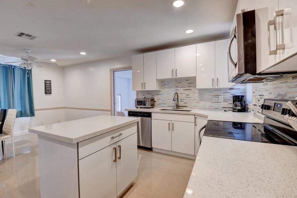 5 Bedroom Mansion With Pool And Non-Heated Jacuzzi Games In Boynton Beach Luaran gambar